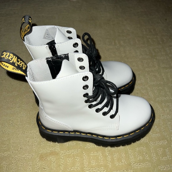 Doc Martens - Picture 2 of 3